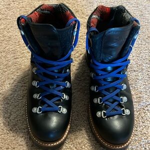 Woolrich women’s boots size 8